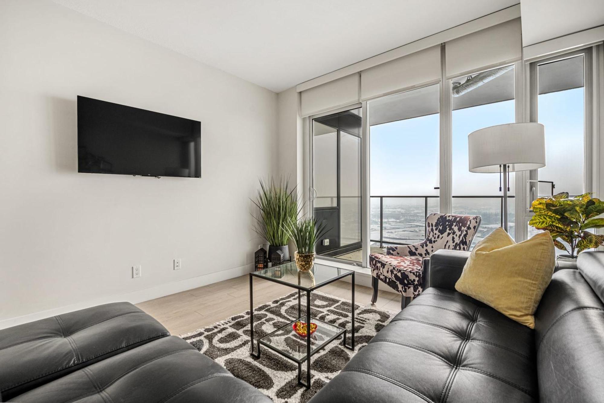 Stunning 34Th Floor Views, Prime Downtown Location - Near Stampede, Casino, Bars! Free Banff Pass, Parking, Wine! Villa YYC Kültér fotó