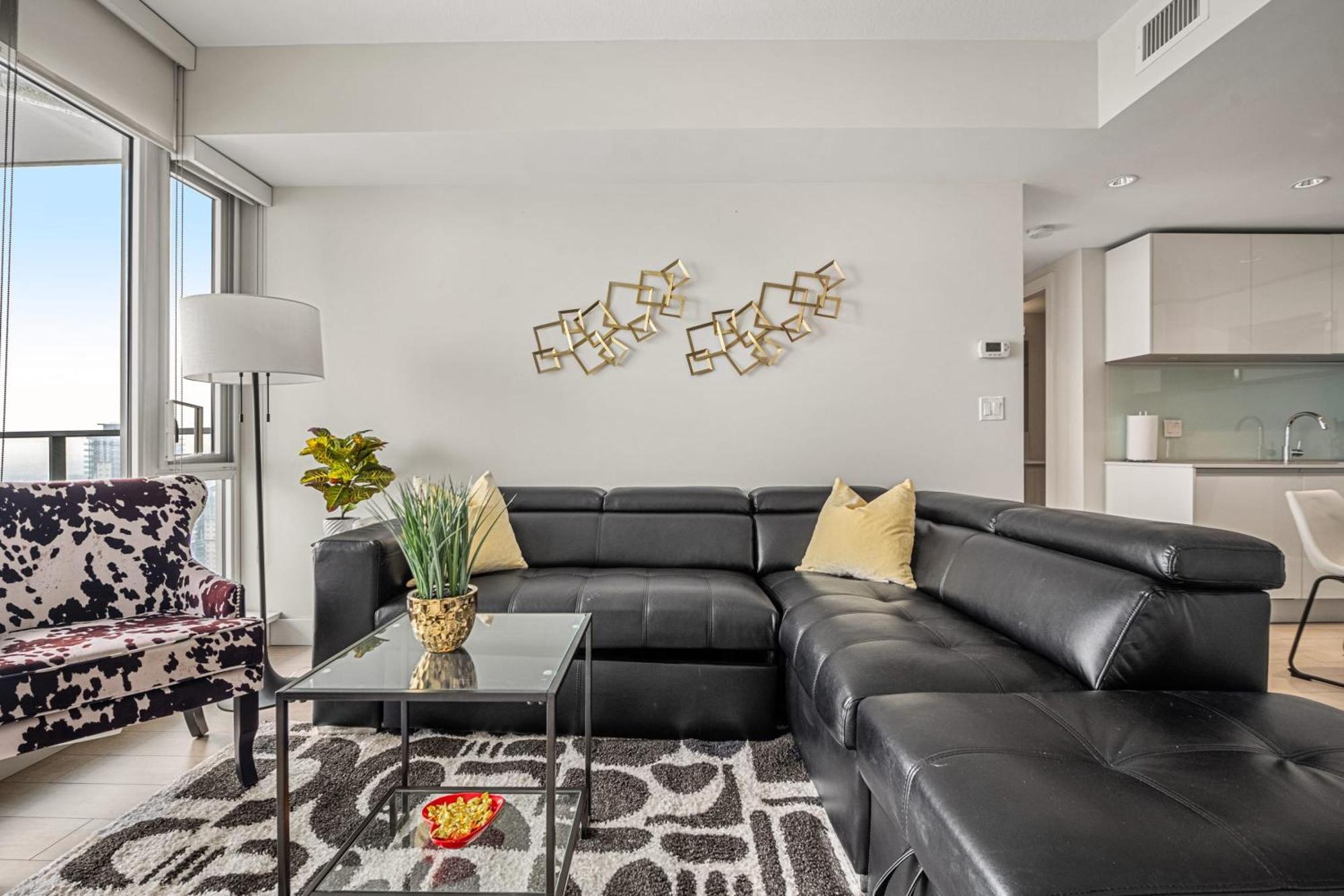Stunning 34Th Floor Views, Prime Downtown Location - Near Stampede, Casino, Bars! Free Banff Pass, Parking, Wine! Villa YYC Kültér fotó