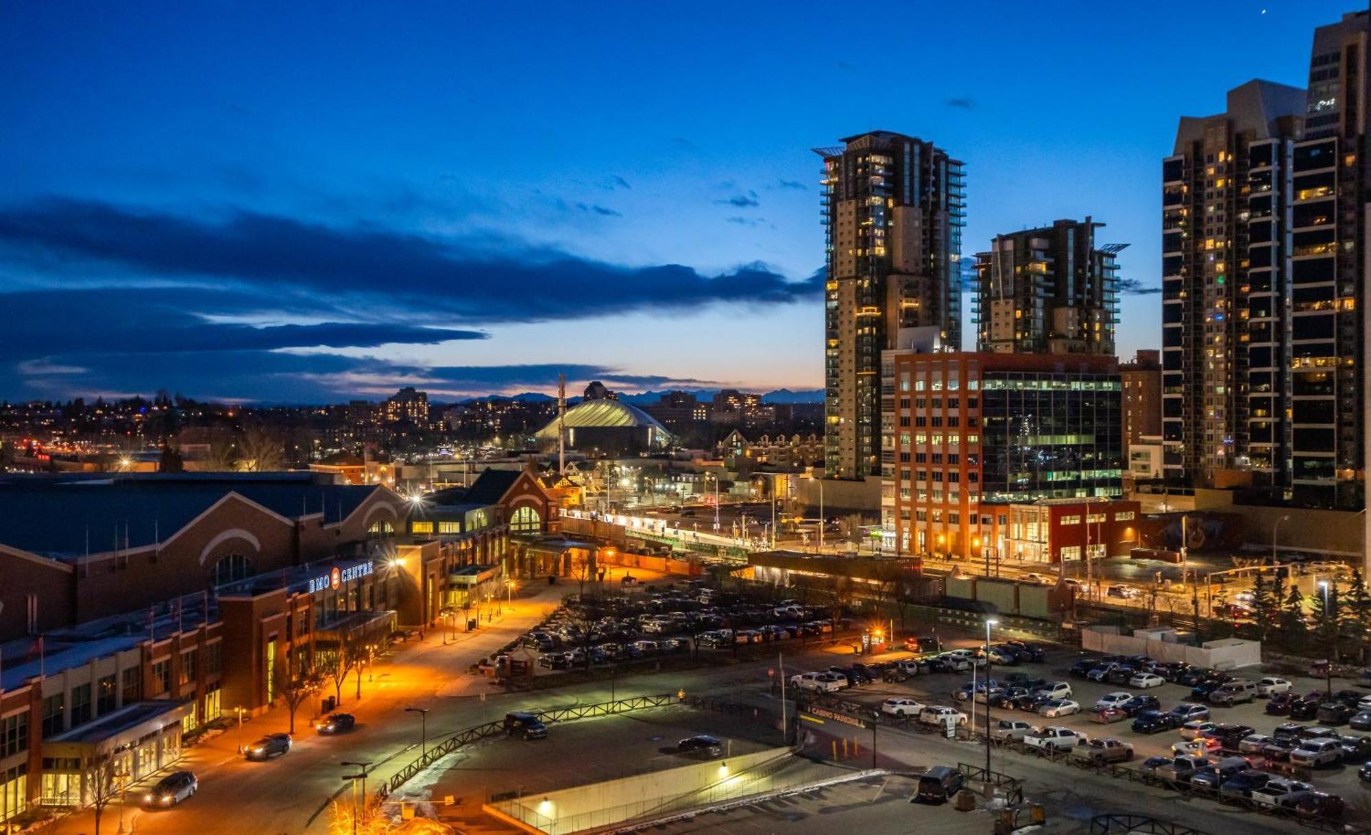 Stunning 34Th Floor Views, Prime Downtown Location - Near Stampede, Casino, Bars! Free Banff Pass, Parking, Wine! Villa YYC Kültér fotó