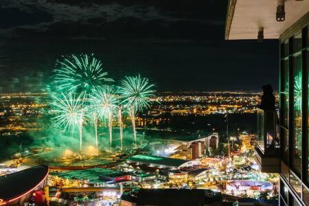 Stunning 34Th Floor Views, Prime Downtown Location - Near Stampede, Casino, Bars! Free Banff Pass, Parking, Wine! Villa YYC Kültér fotó