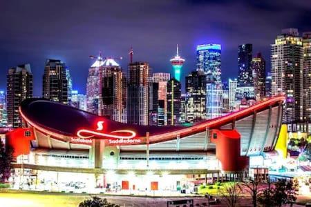 Stunning 34Th Floor Views, Prime Downtown Location - Near Stampede, Casino, Bars! Free Banff Pass, Parking, Wine! Villa YYC Kültér fotó